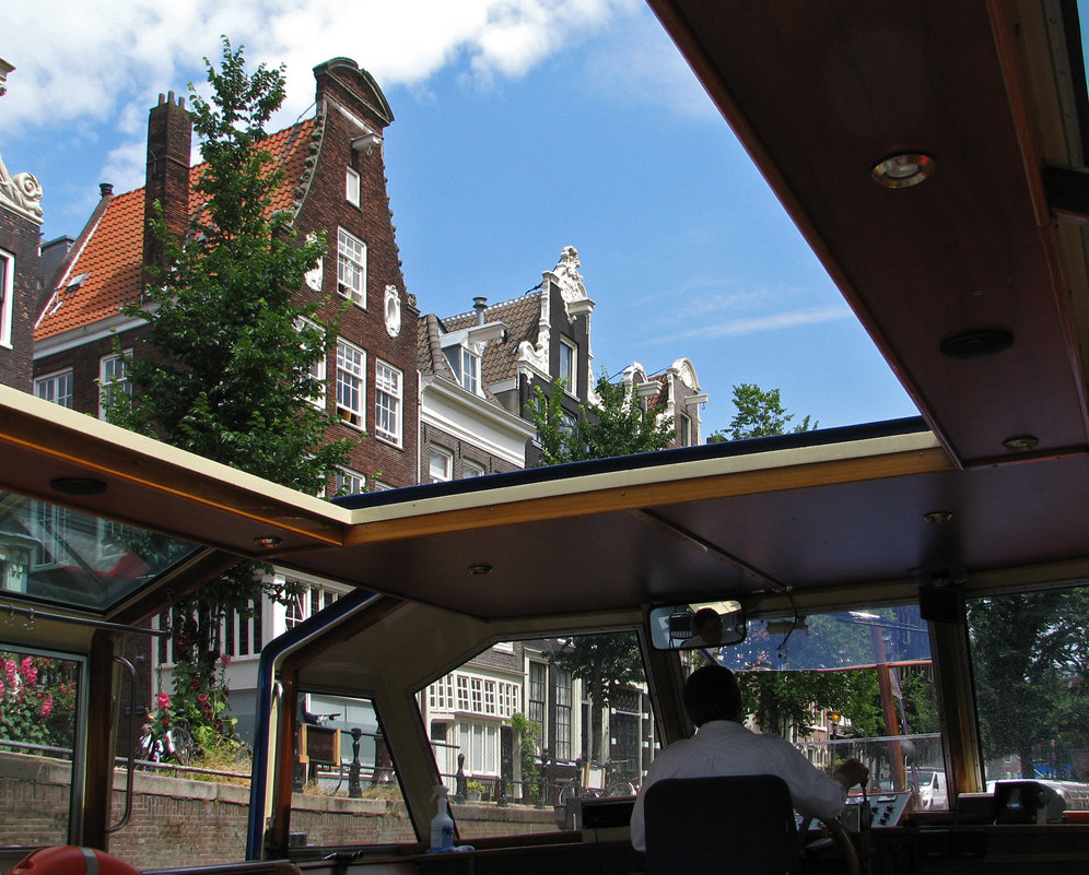 По каналам Амстердама на прогулочном катере - Grey Bishop