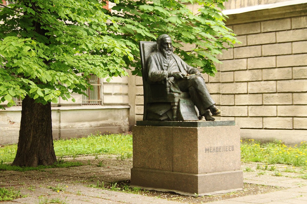 Памятник Менделееву. - sav-al-v Савченко