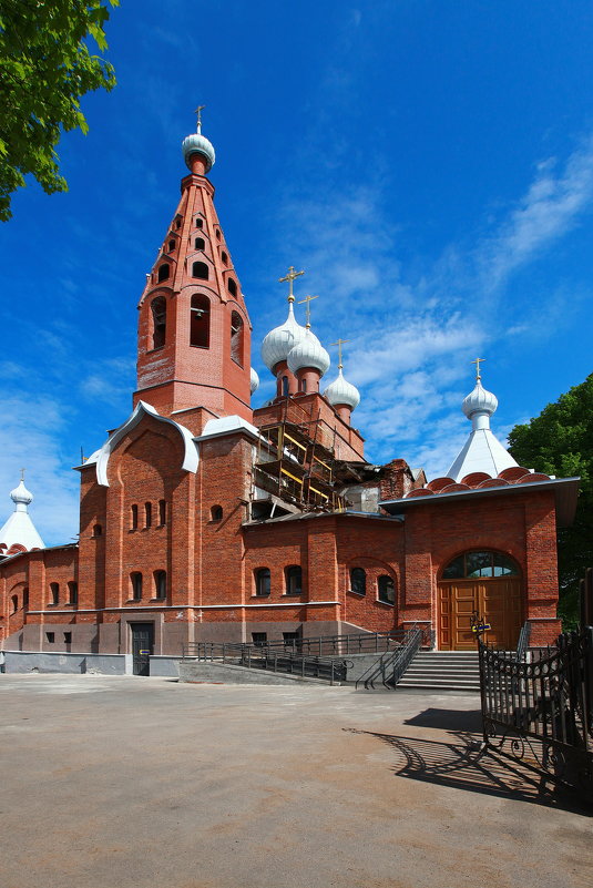 В Петергофе реставрируют паперти собора Серафима Саровского - Александр 