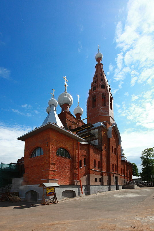 В Петергофе реставрируют паперти собора Серафима Саровского - Александр 