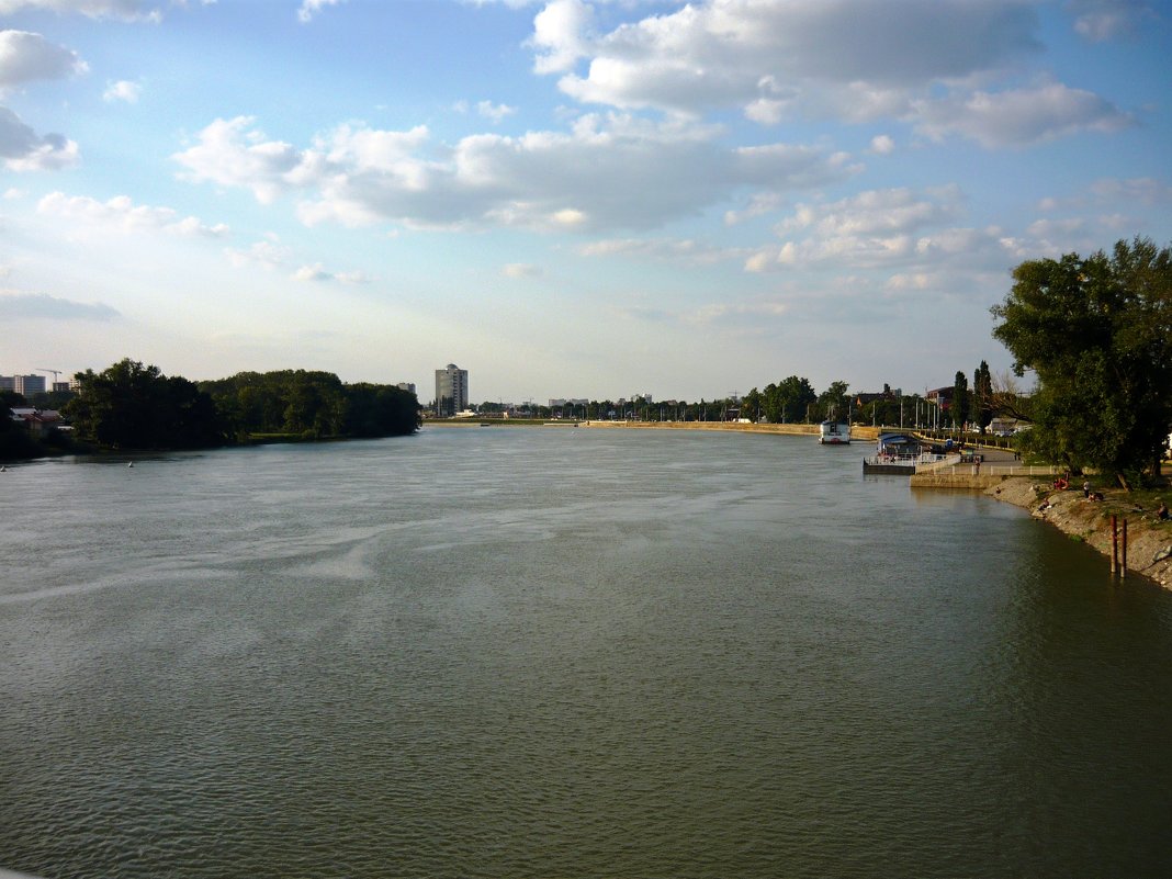 Река Кубань Троицкая мост
