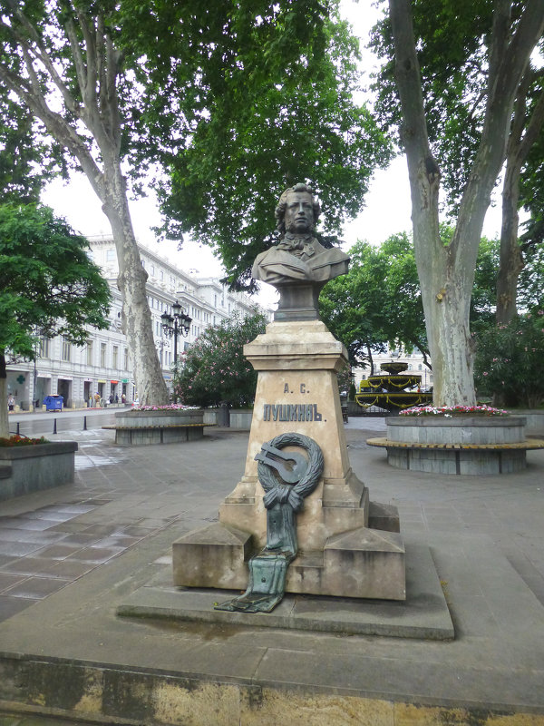 Памятник Пушкину в Тбилиси - Наиля 