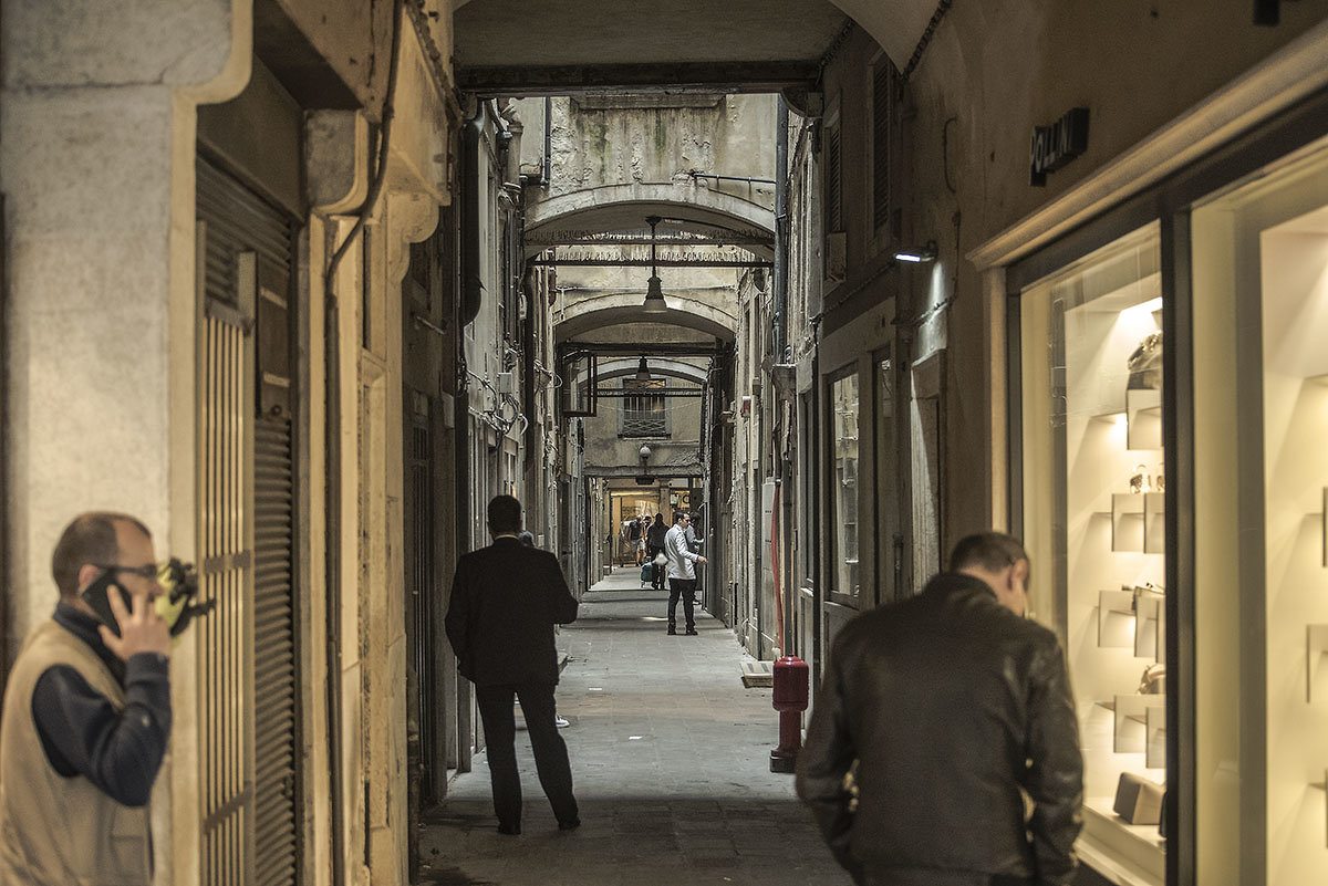 Venezia. Sottoportego e Calle del Capello Hero. - Игорь Олегович Кравченко