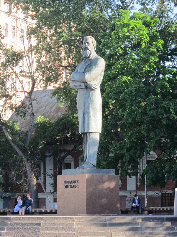 Москва. Памятник Фридриху Энгельсу - Дмитрий Никитин