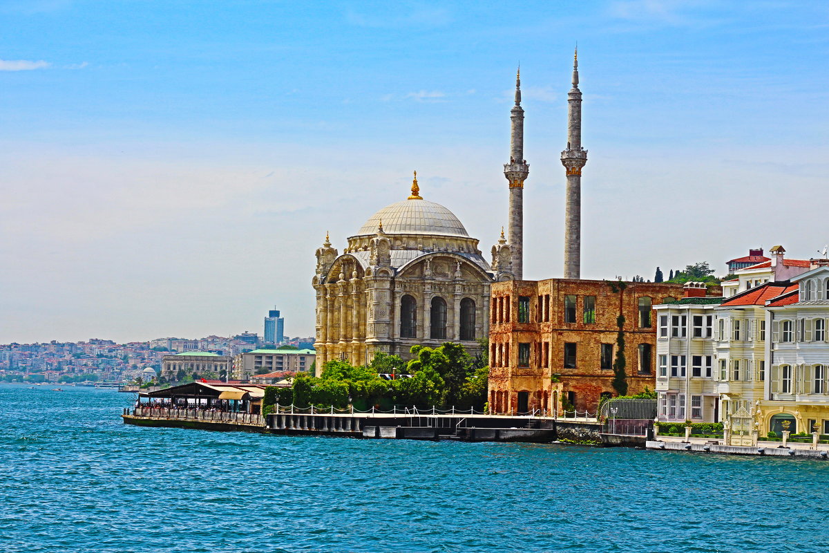 Стамбул. Вид на мечеть Ортакёй с Босфора - vadimka 