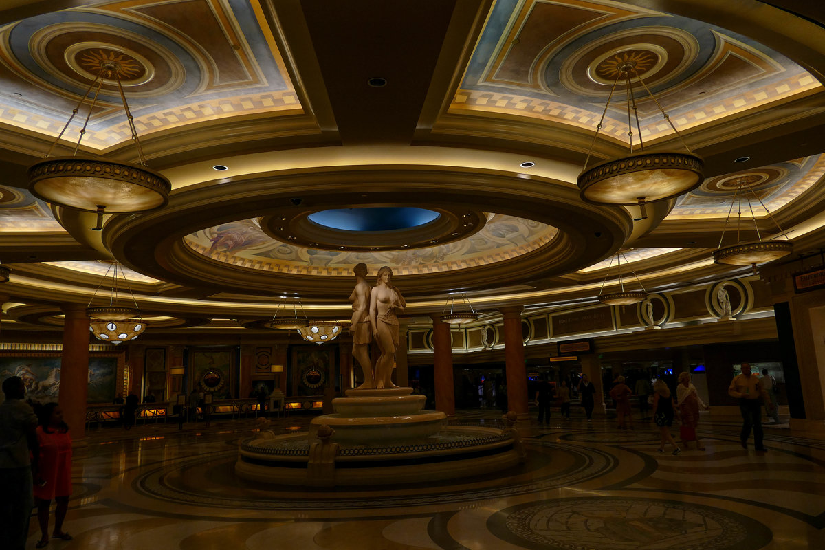 В полутьме дворца Цезаря (отель Caesars Palace, Лас Вегас) - Юрий Поляков