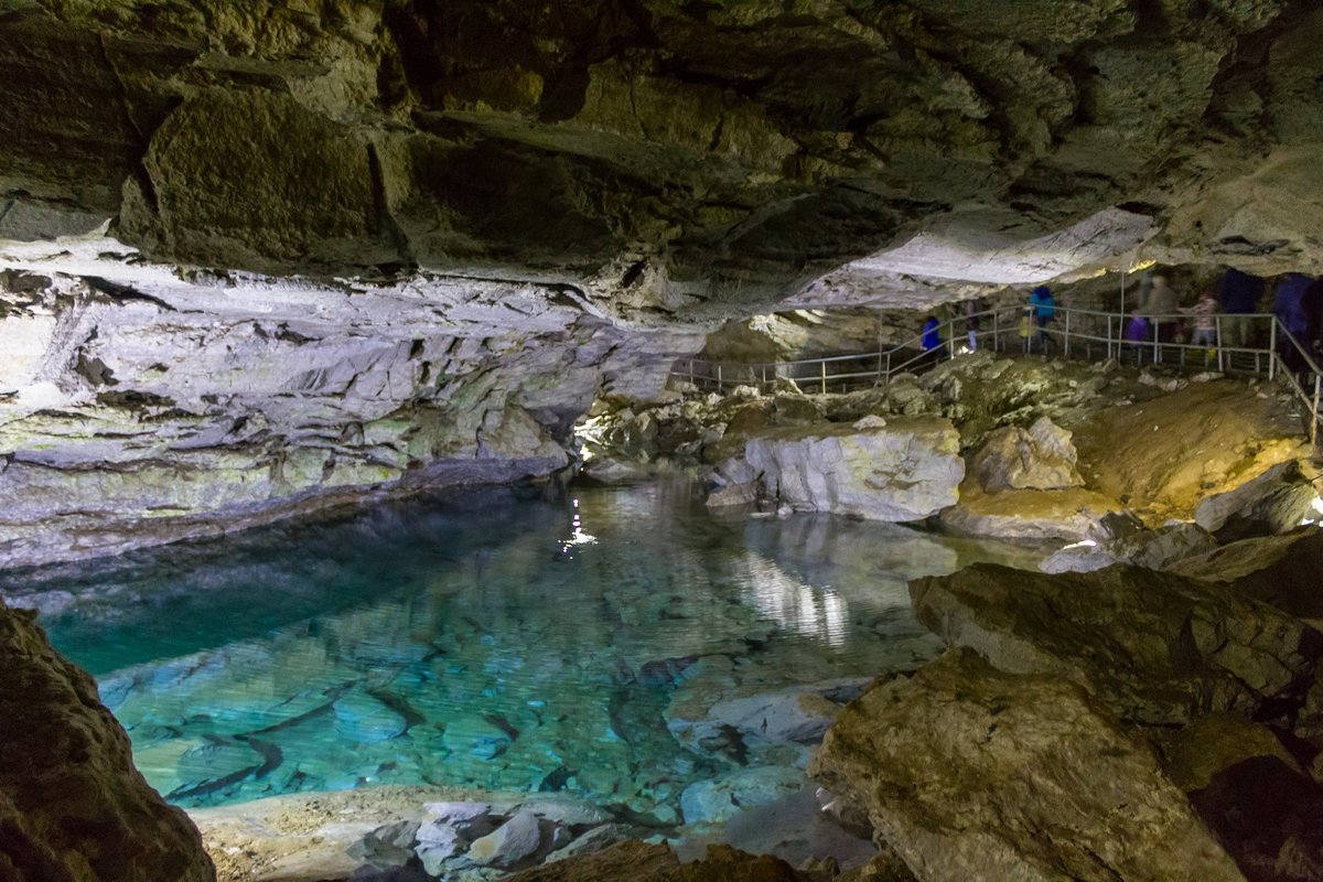 Озеро в пещере - Владимир Субботин