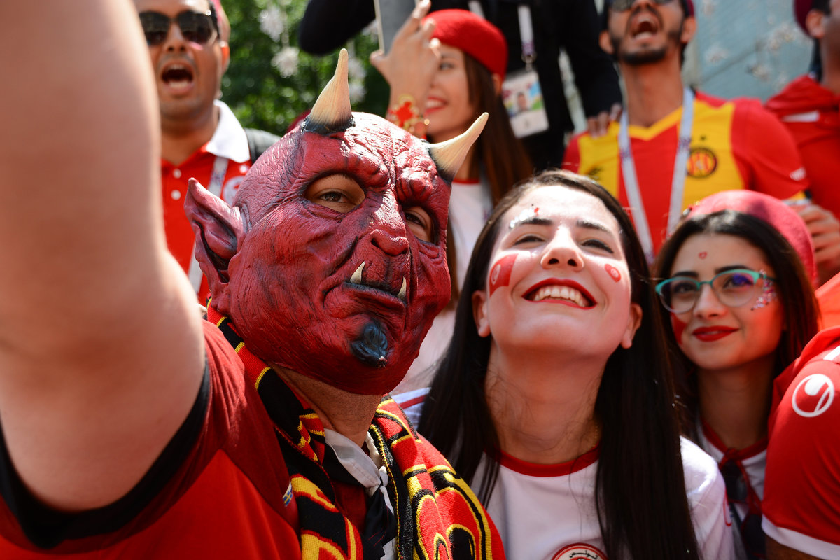 "Красные дьяволы"...фанаты Бельгии и Туниса.. - Юрий Яньков