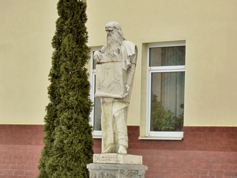 Памятник Леонардо да Винчи - Елена (ЛенаРа)