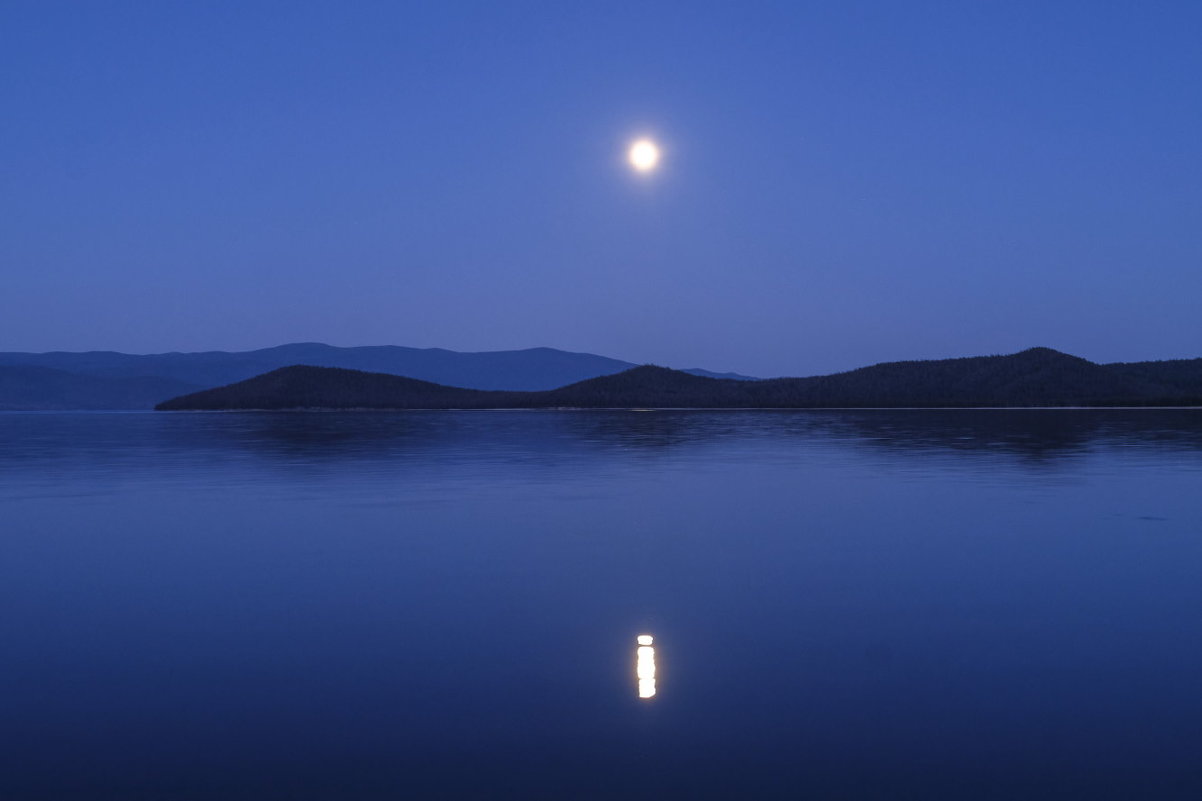 лунное освещение на Чивыркуйском Заливе - Георгий А
