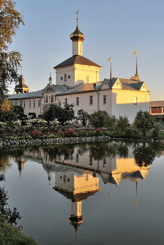 В зеркальной глади тихого пруда, Толгский монастырь - Николай Белавин