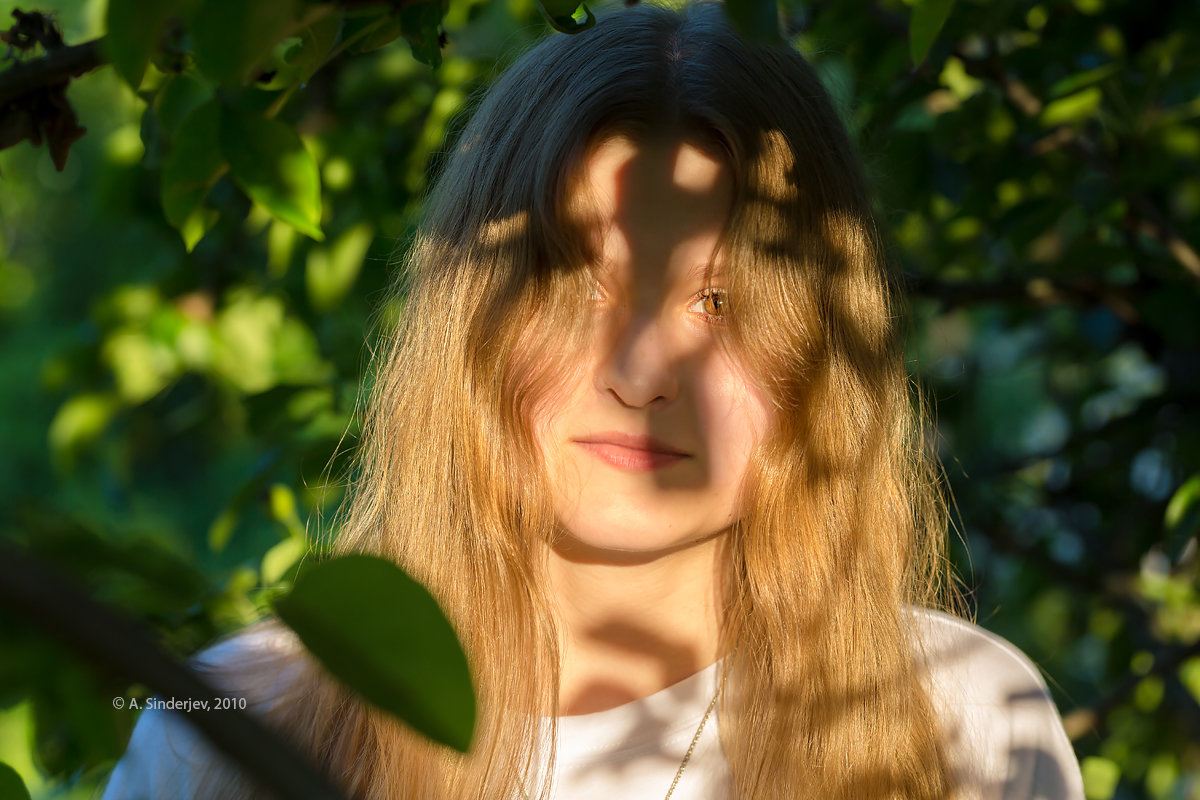 Портрет девушки с золотыми волосами - Александр Синдерёв