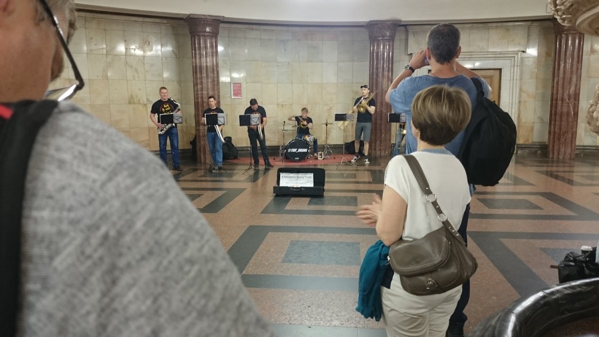 Музыкальная пауза в метро Курская - Galina194701 