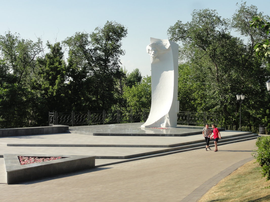 Памятник Максиму Горькому в Струковском саду - марина ковшова 