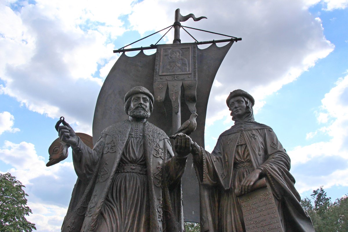 Памятник Петру и Февронии - Елена Викторова 