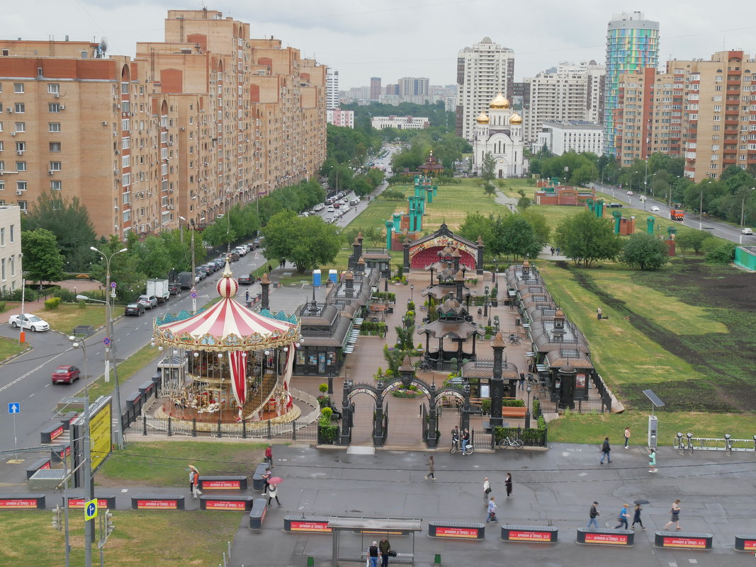 Поднимись над суетой.Городской пейзаж. - Alexey YakovLev