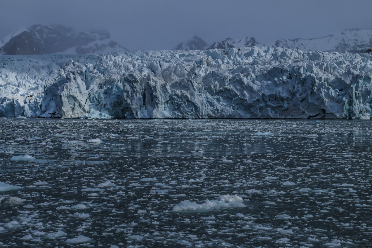 ледник рожает айсберги - Георгий А