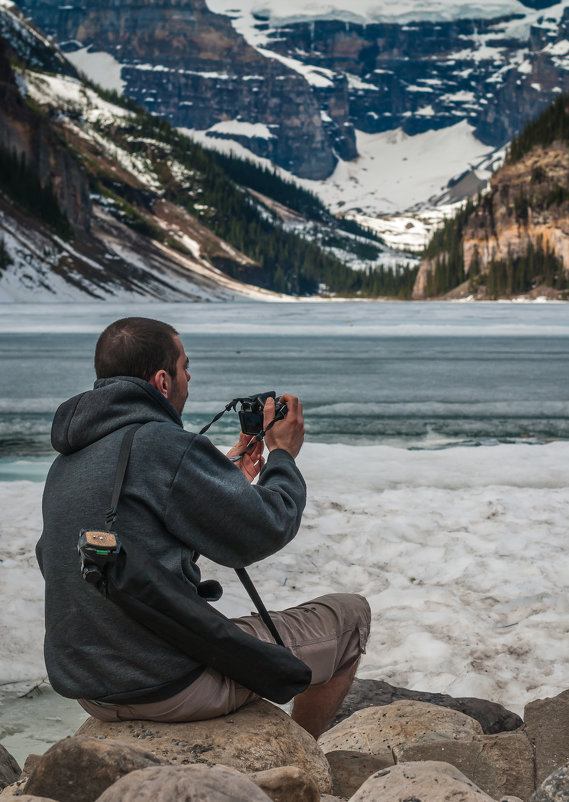 Photographer. Lake Louise. Alberta. Canada - Andy Zav