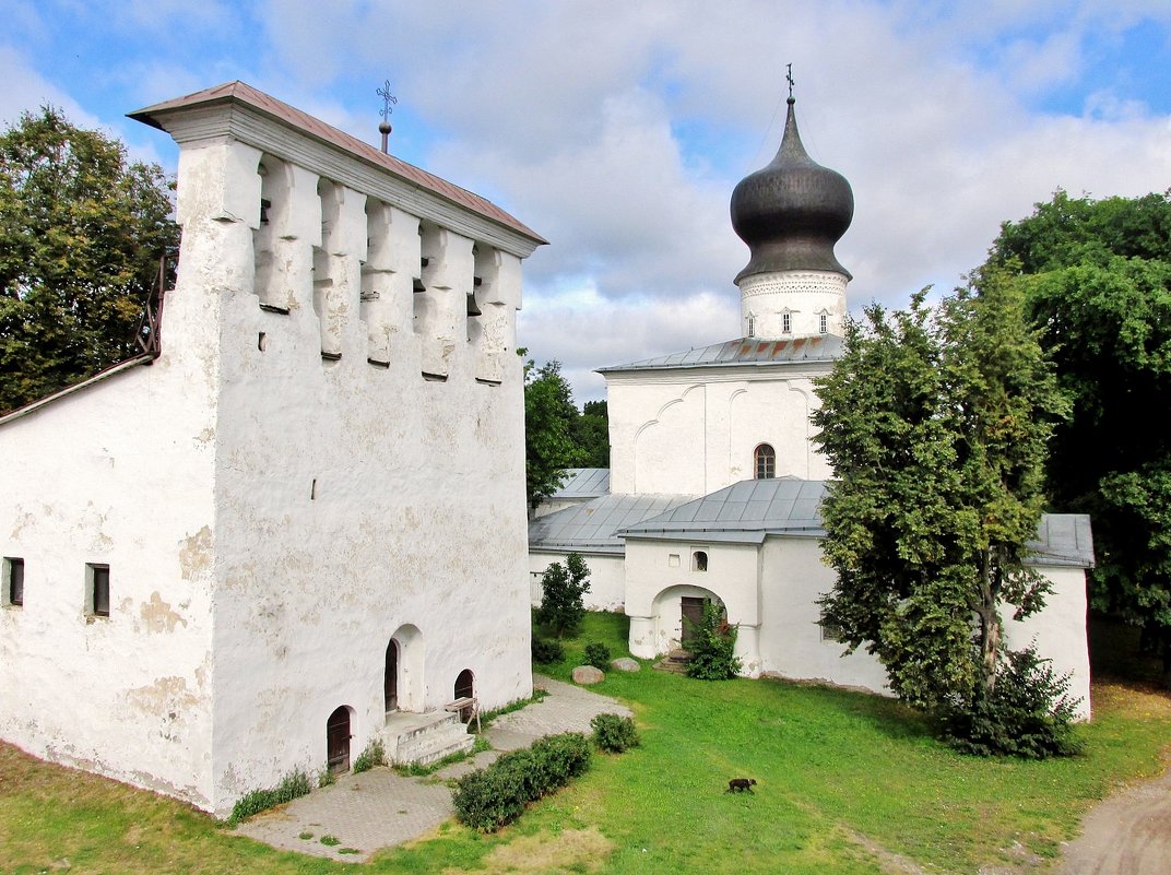Церковь Успения у Парома с Колокольней во Пскове - Leonid Tabakov