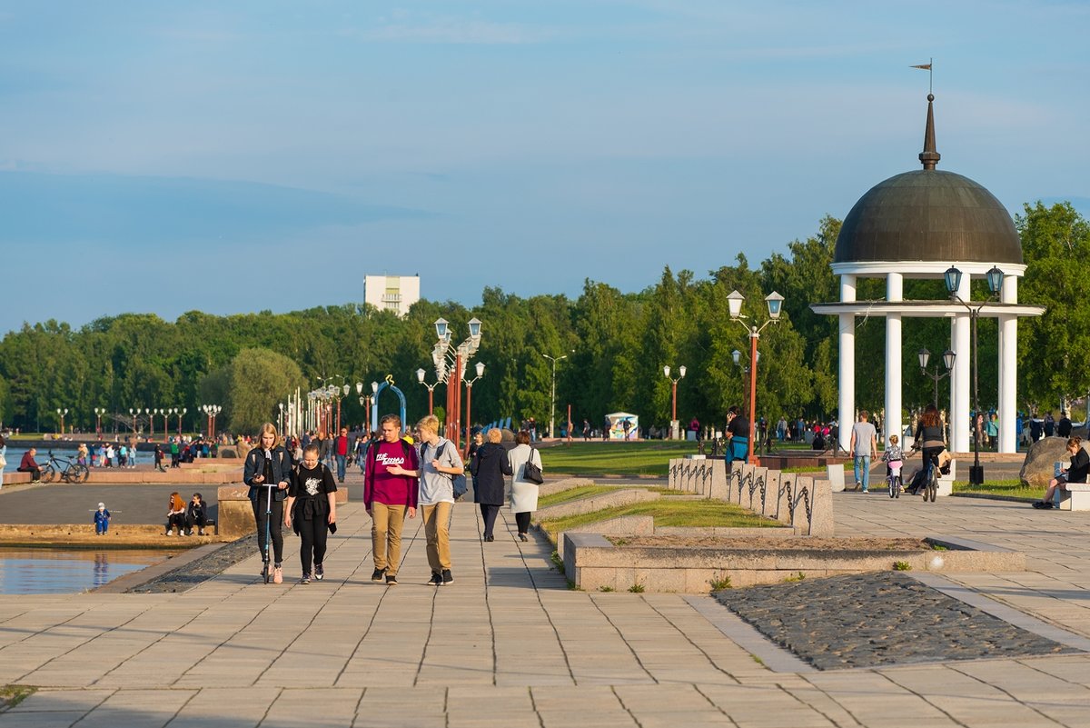 Карелия-Петрозаводск.Набережная Онежского озера. - Виктор Евстратов