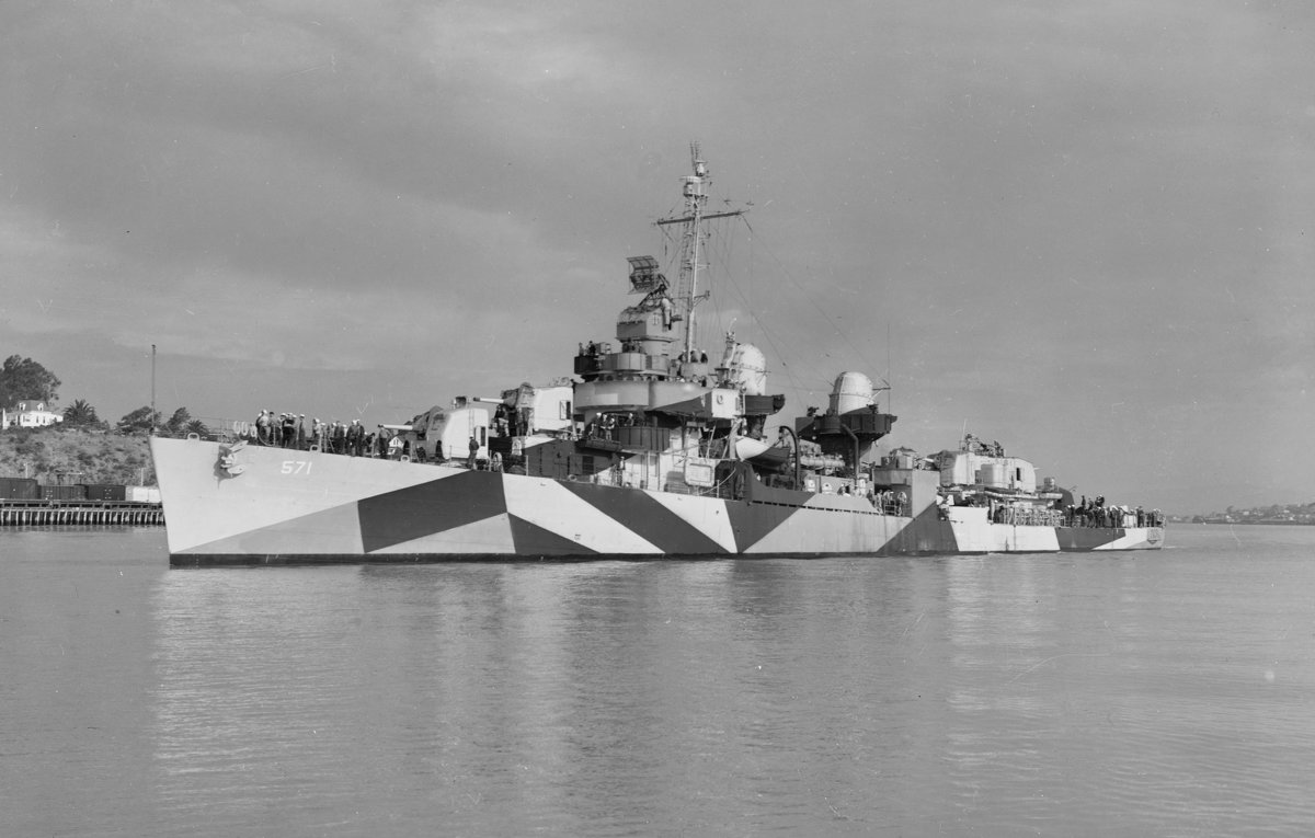 USS "Claxton" (DD-571) off the Mare Island Naval Shipyard, California (USA), on 13.05.1944 - Александр 