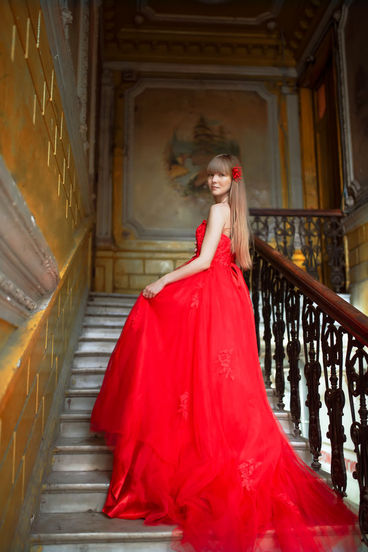 Девушка в красном платье - Елена 