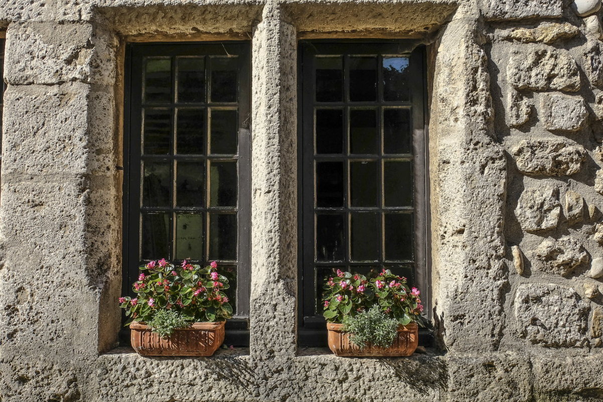 каменное окно в деревни, прочное - Георгий А