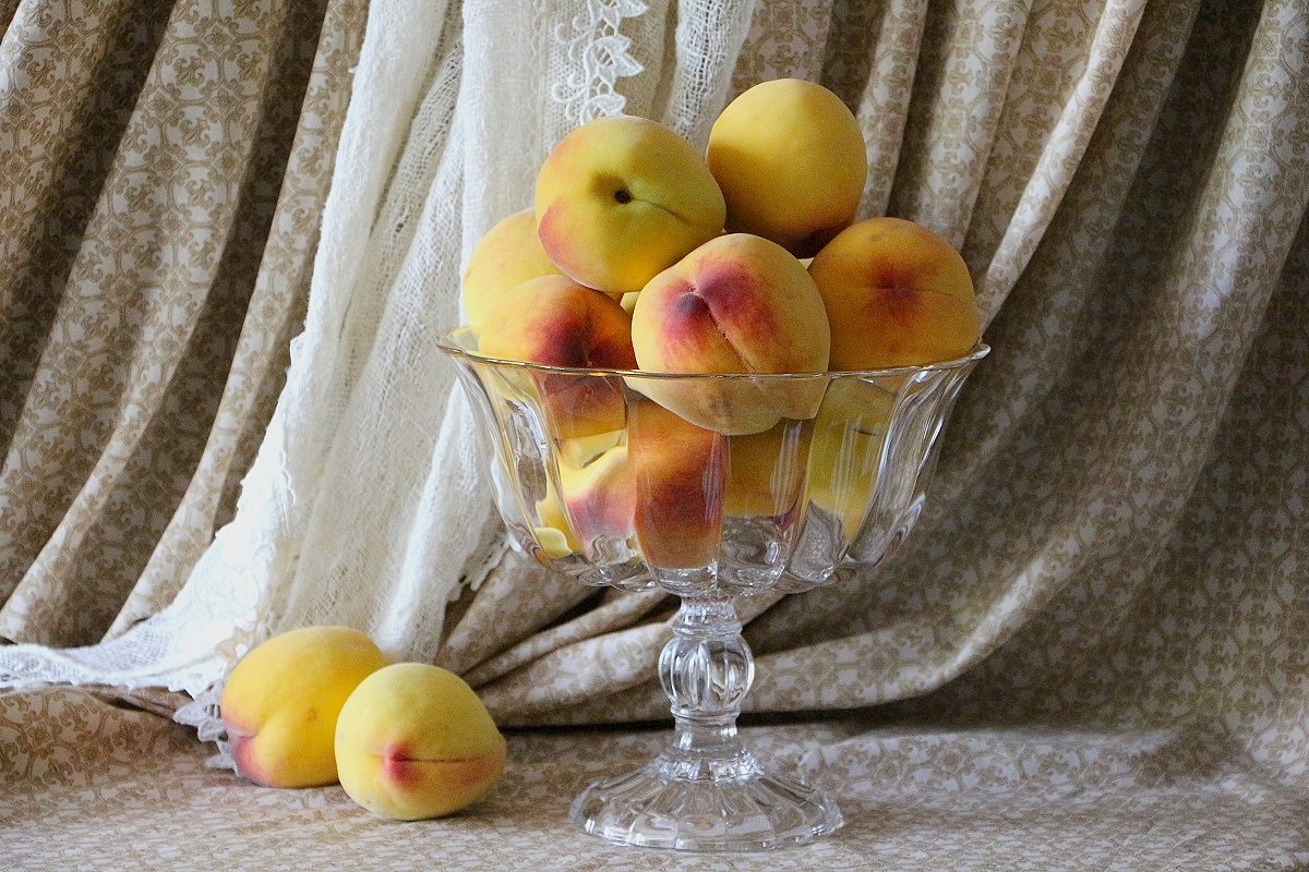 Персики в вазе - Надежд@ Шавенкова