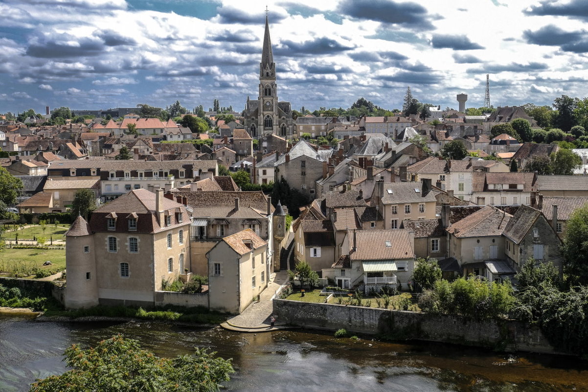 Г. Монморийон (Montmorillon), департамент Вьенн (Vienne), регион Новый Аквитен (Nouvelle Aquitaine). - Георгий А