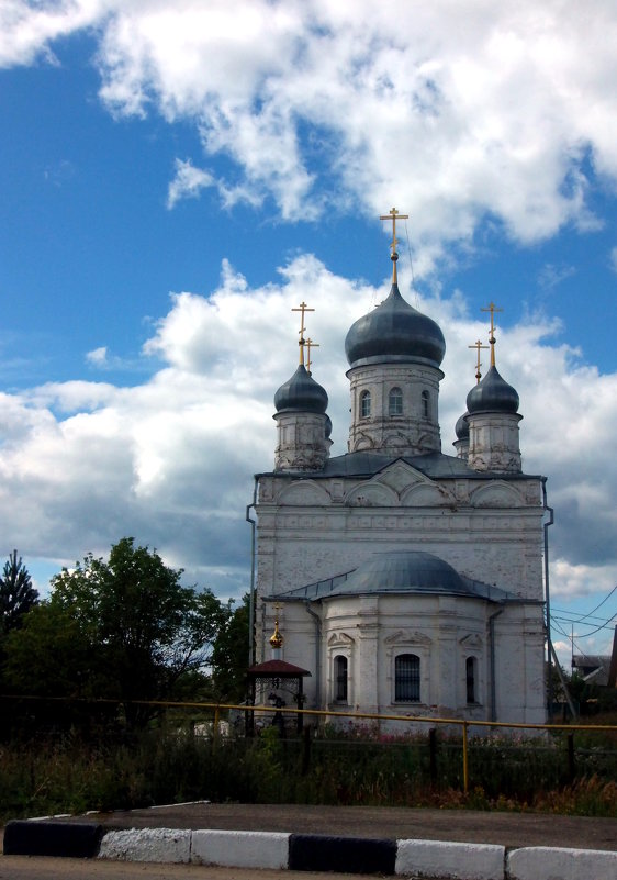 Деревенская церковь в Ярославской области - Елена 