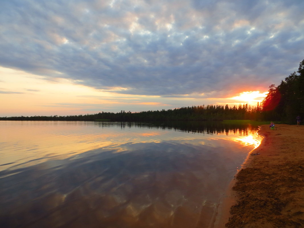 Озеро Даровое на закате солнца в августе. - ВАЛЕНТИНА ИВАНОВА