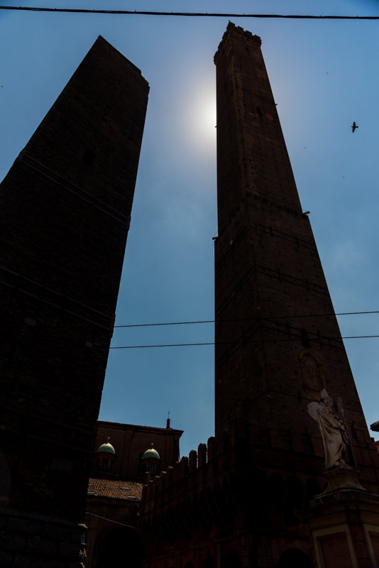 Две башни в Болонье - Андрей Крючков