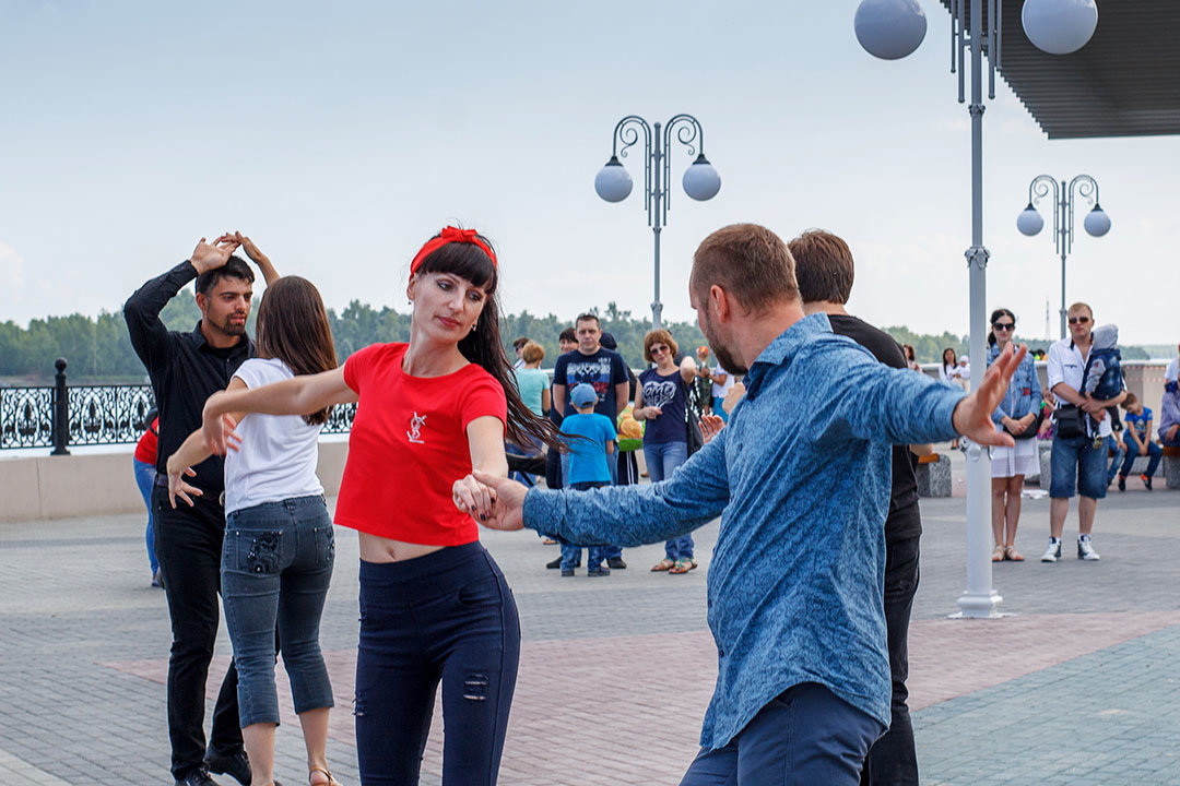 Танцевальная вечеринка на набережной - Алина Меркурьева