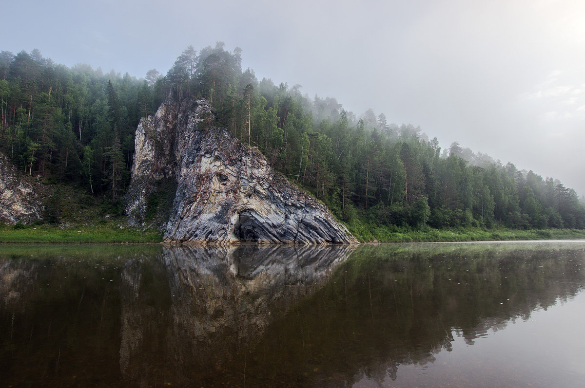 Камень «Печка» на Чусовой. Утренний туман - Александр Кафтанов