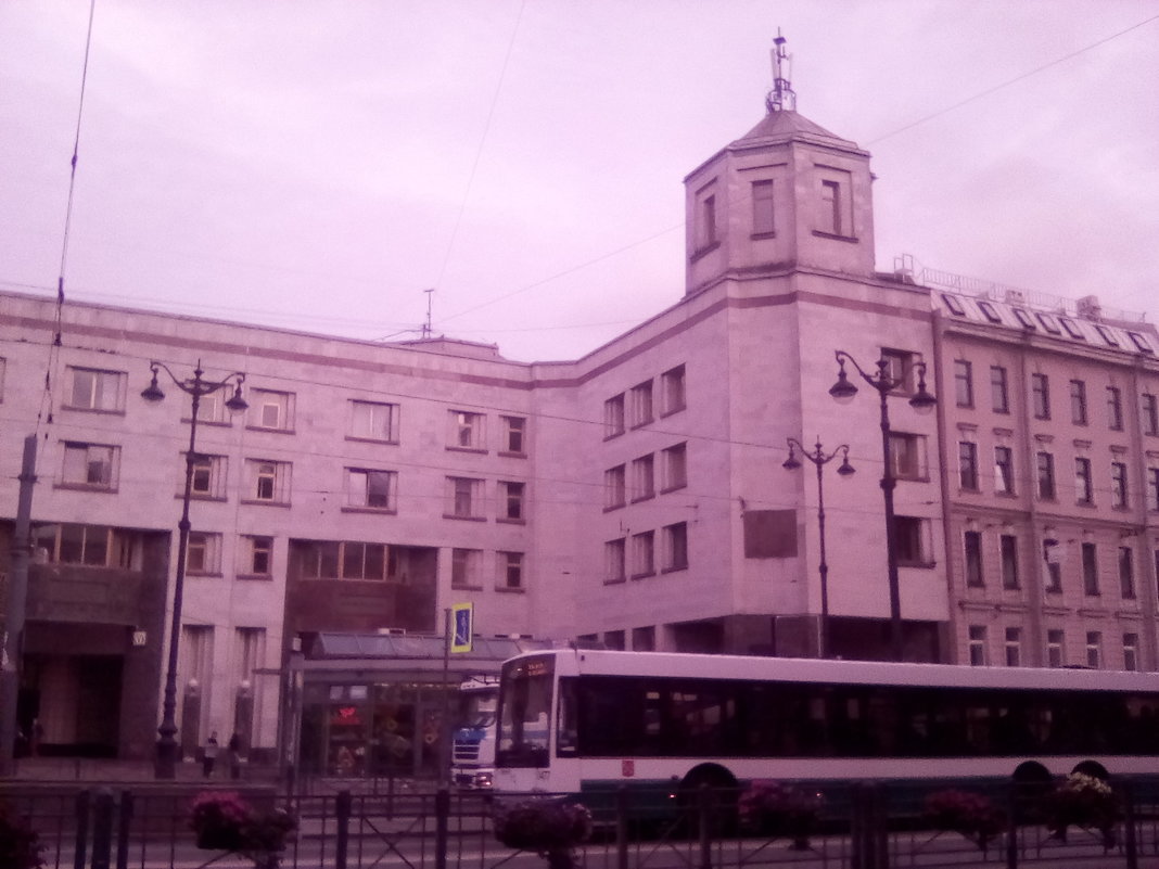 Вид на здание метро "Лиговский пр." в Санкт-Петербурге. - Светлана Калмыкова