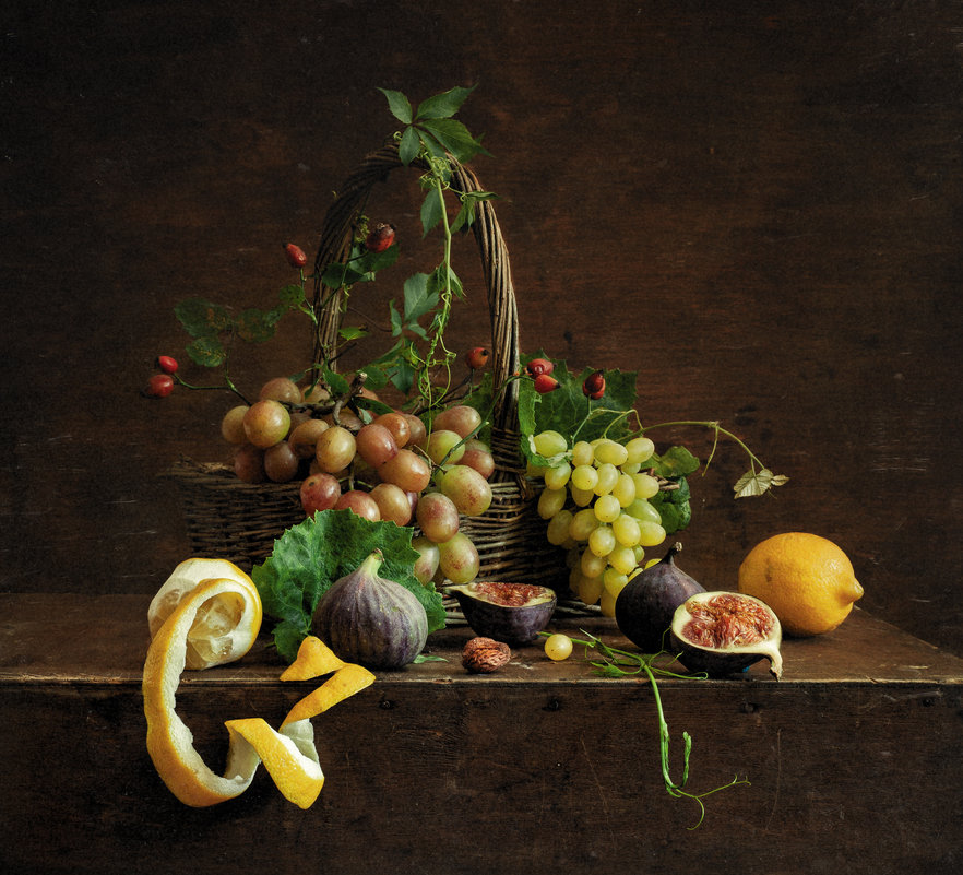 Натюрморт с виноградом и лимонами - Evgeny Kornienko