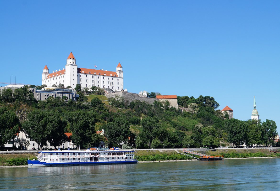 Вид на Братиславу со стороны Дуная - Gal` ka