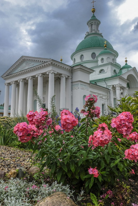 Спасо Яковлевский монастырь