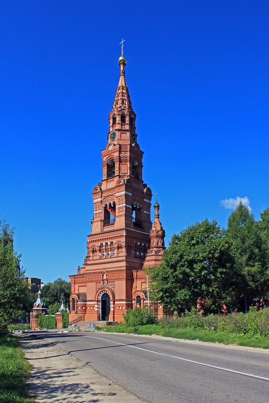 Врезаясь в небо главой златою - Евгений 