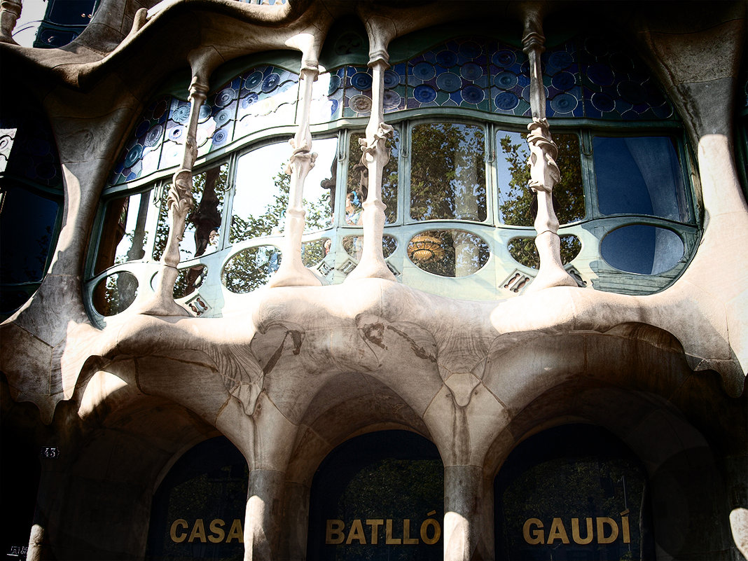Gaudi - Лара Leila