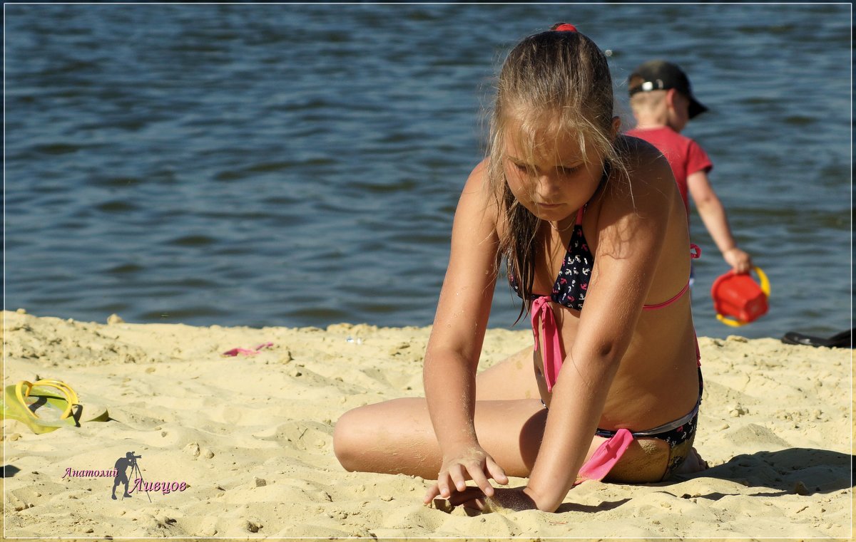Идеальная девочка на песке