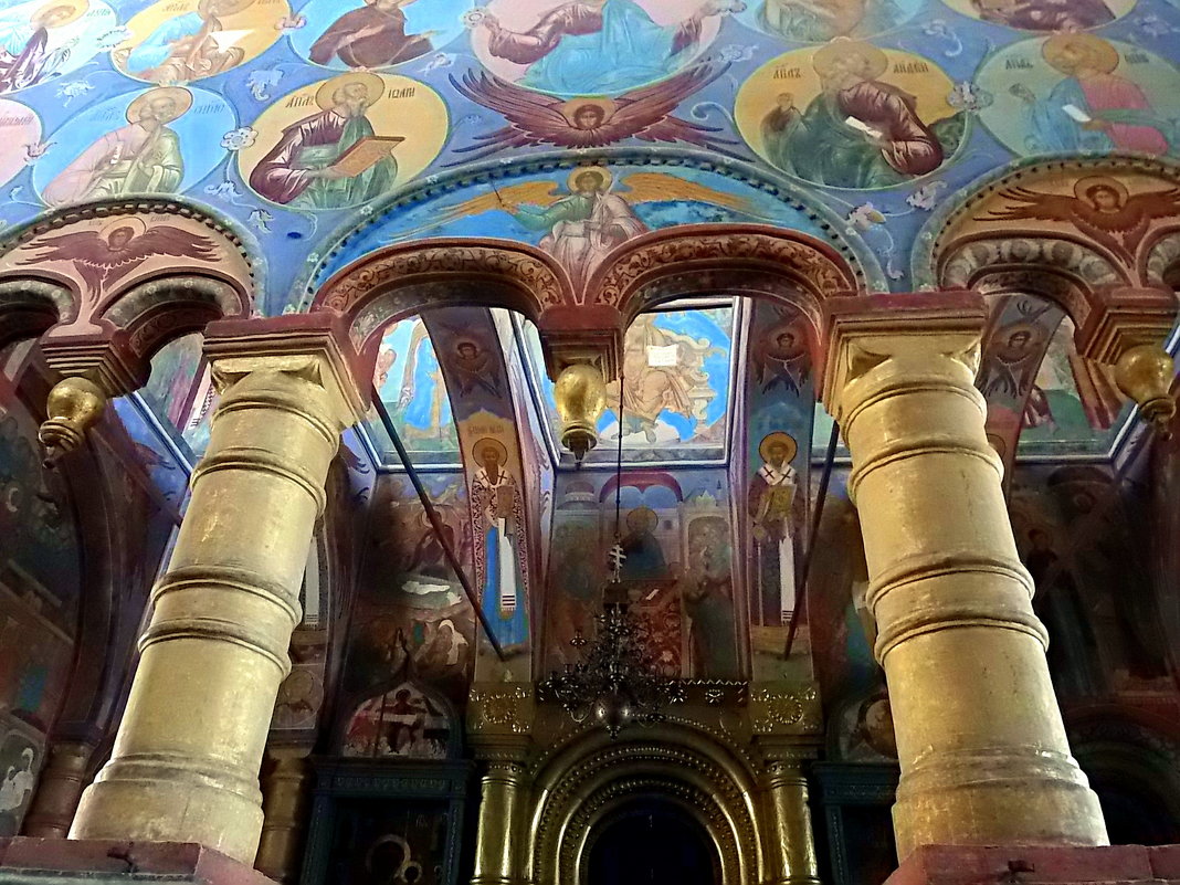 Фрески в храмах ростовсеого Кремля - Елена 