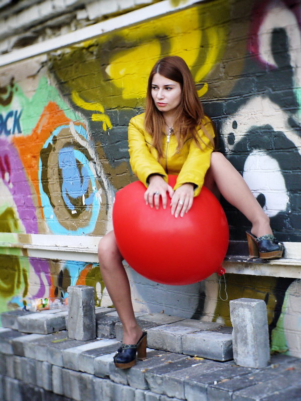 Девушка с шариком. - Саша Бабаев