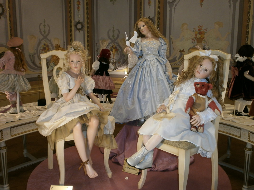 На выставке кукол - Алёна Савина