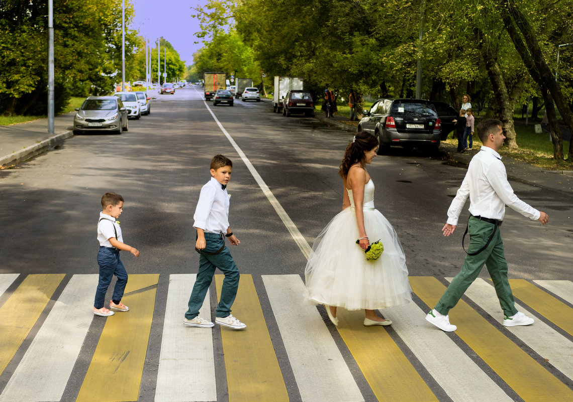 ОНИ ВОЗВРАЩАЮТСЯ ( THE BEATLES ABBEY ROAD) - Александр Шурпаков