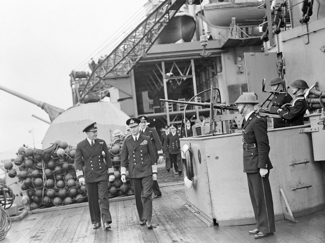 HM King George VI on a tour of inspection of "HMS Malaya" ,13.08.1943. - Александр 