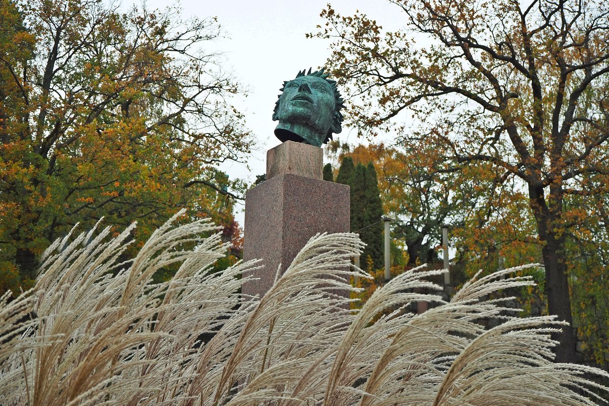 Скульптура "Астроном" 1939г. парк Миллеса Стокгольм - wea *