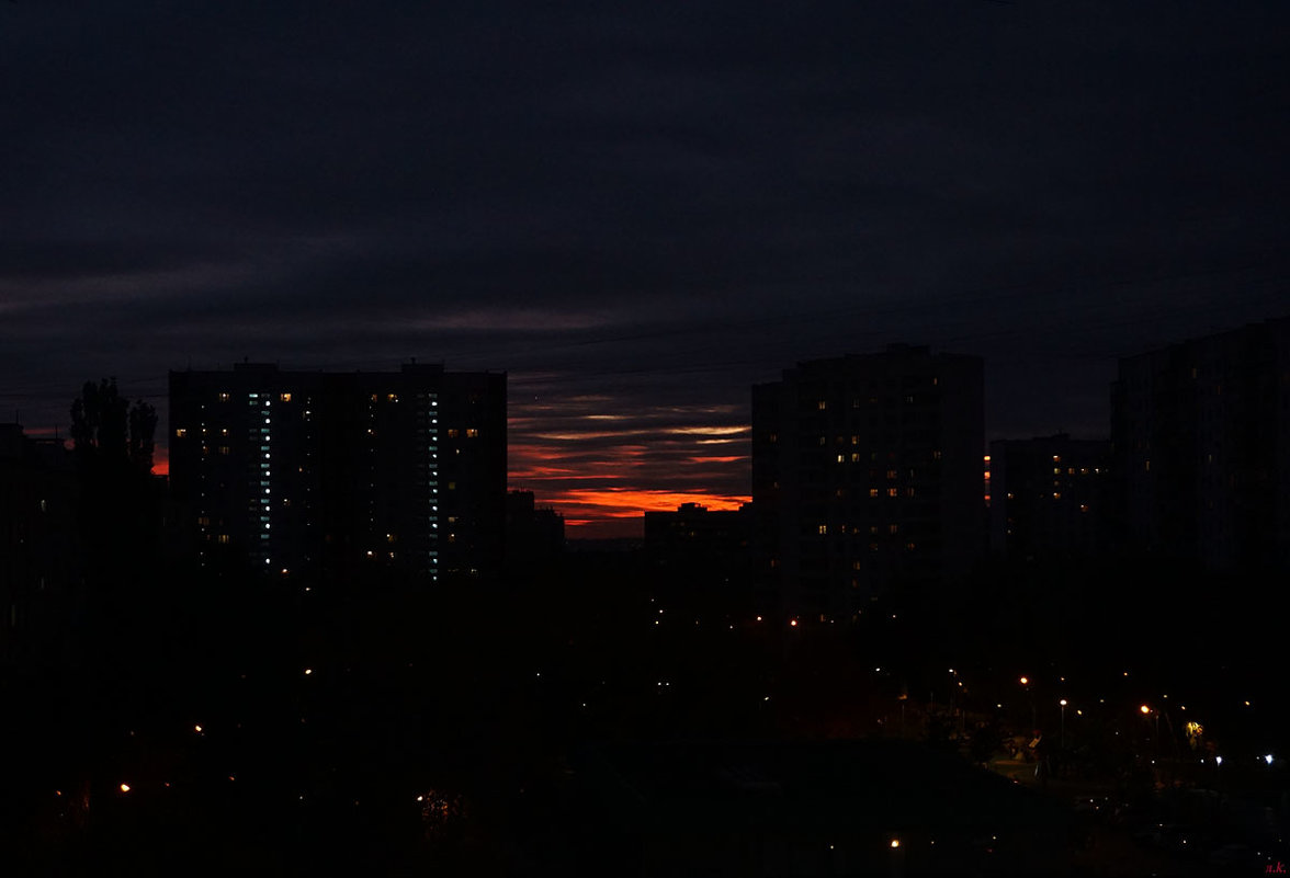 Закат в городе ... - Лариса Корженевская