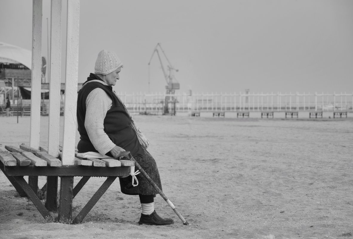Старушка и море - Александр Довгий
