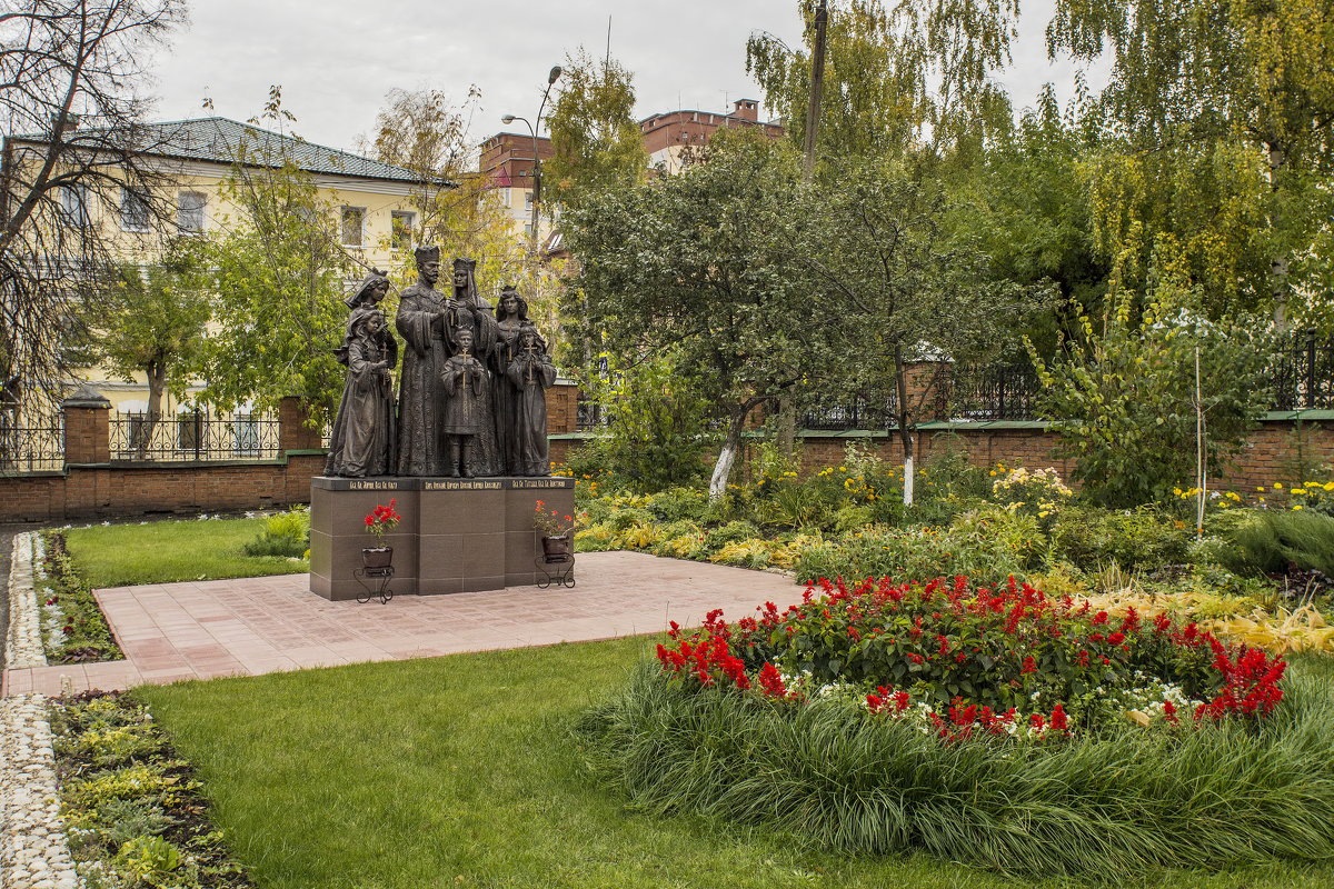 Памятник Царской семье - Галина Новинская